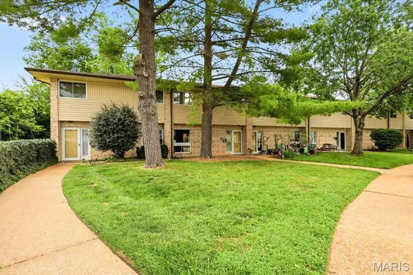 $189,900 | 10053 Sakura Drive, St. Louis, MO 63128