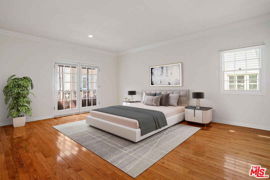 131 Reef Mall Marina del Rey, CA 90292 - Photo 30 of 43 a spacious bedroom with a large bed and a window
