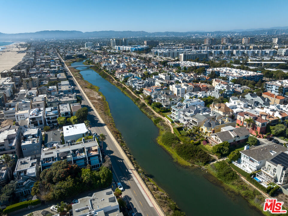 131 Reef Mall Marina del Rey, CA 90292 - Photo 42 of 43 an aerial view of residential houses with outdoor space