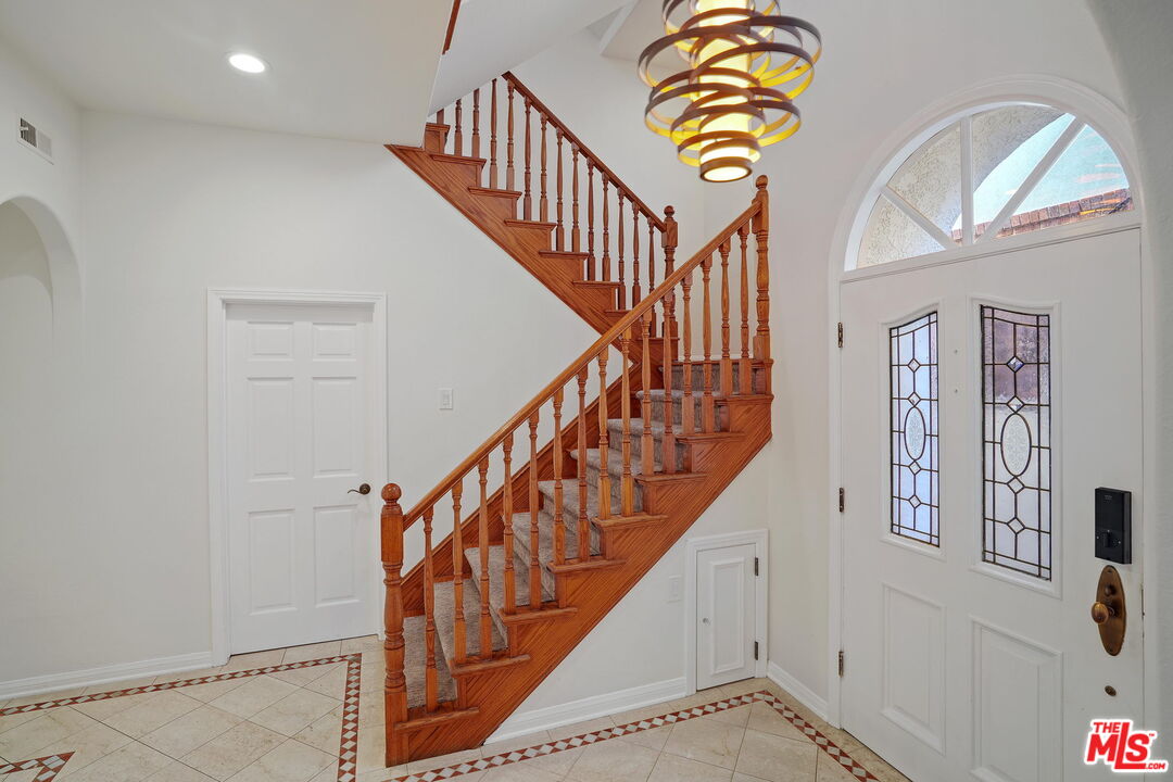 131 Reef Mall Marina del Rey, CA 90292 - Photo 5 of 43 a view of entryway