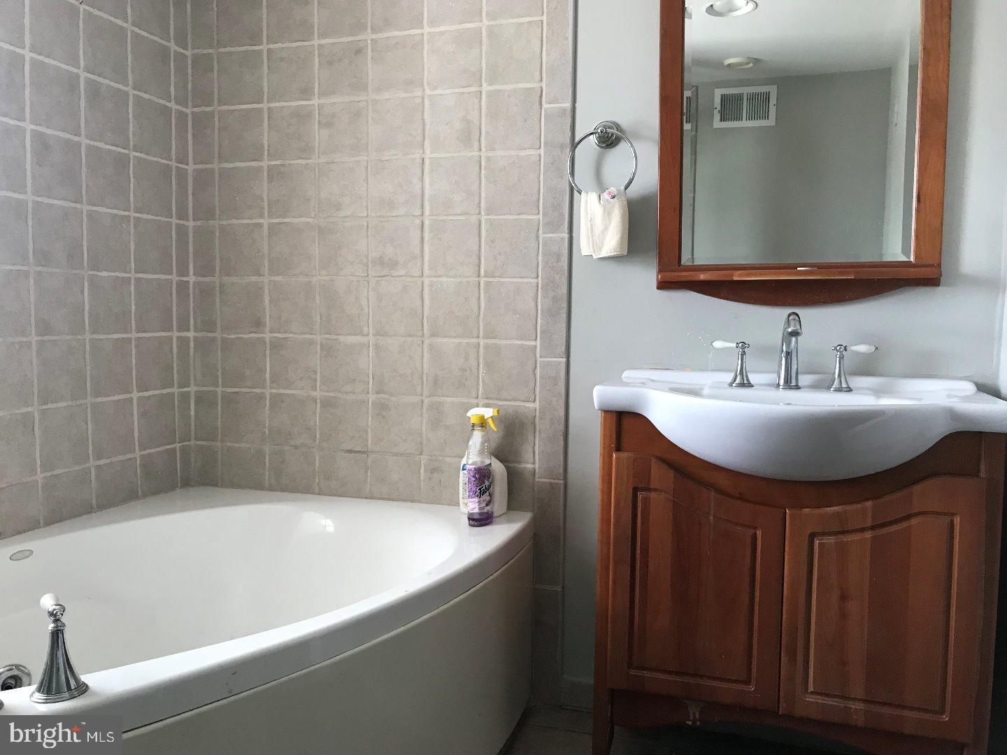 2000 Welsh Road Philadelphia, PA 19115 - Photo 18 of 23 Bathroom