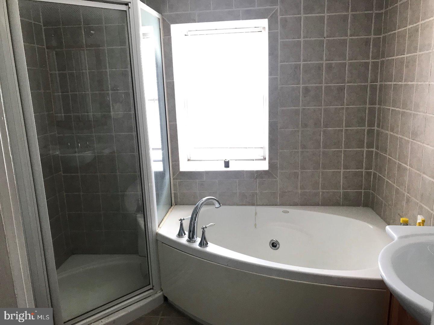 2000 Welsh Road Philadelphia, PA 19115 - Photo 19 of 23 Bathroom