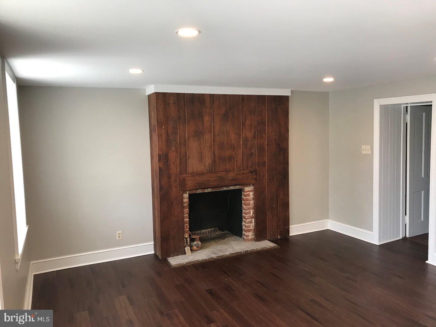 2000 Welsh Road Philadelphia, PA 19115 - Photo 5 of 23 Living Room
