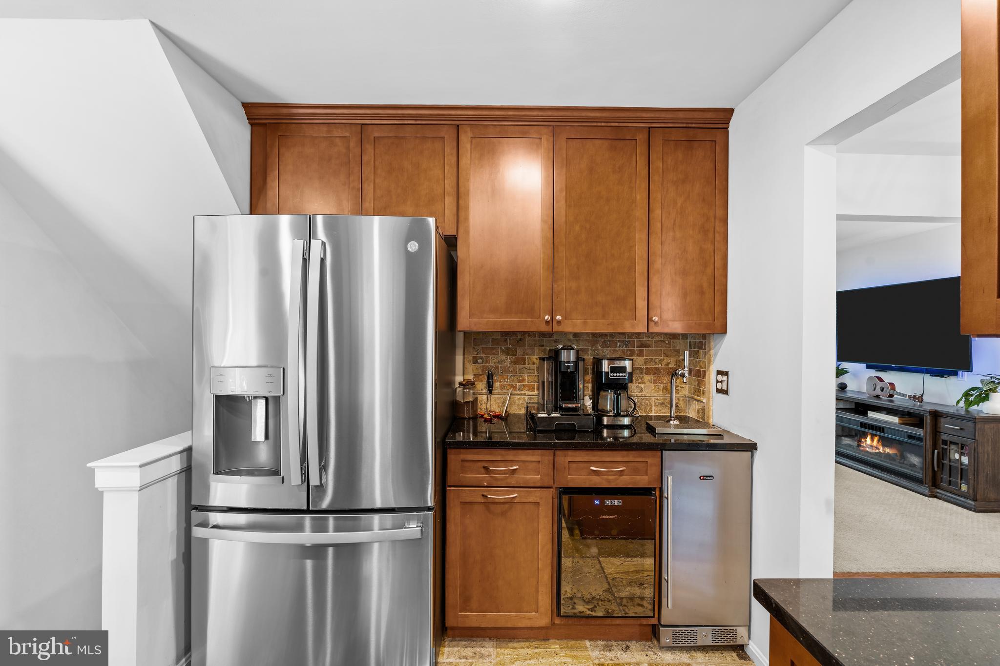 316 Silver Ridge Drive Sterling, VA 20164 - Photo 4 of 29