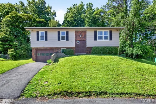 $235,000 | 1948 Westbourne Way, Fenton, MO 63026