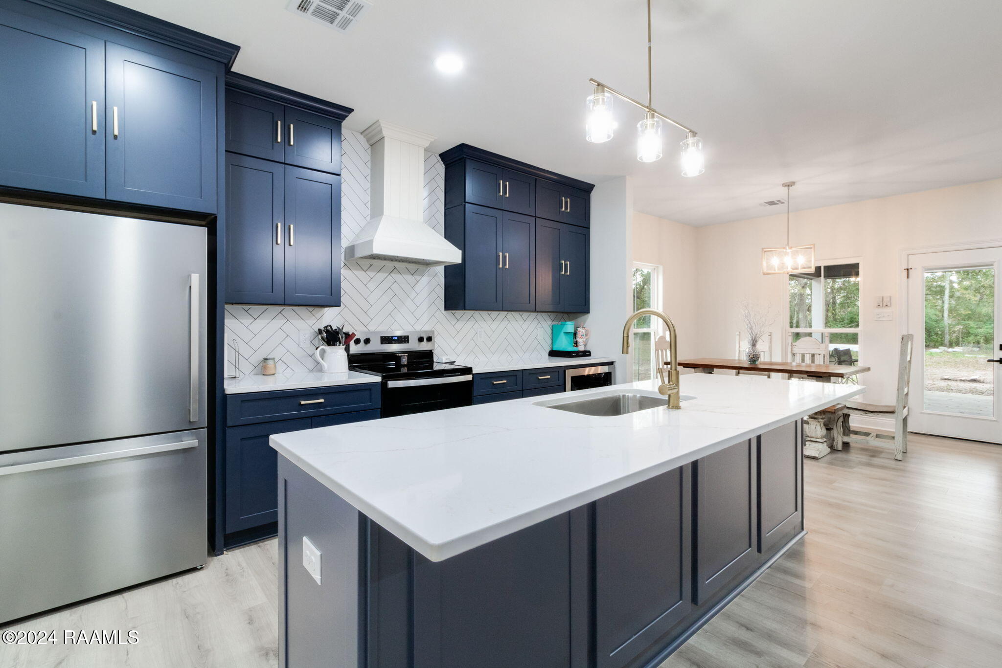 3-web-or-mls-724 Kilchrist Rd-2