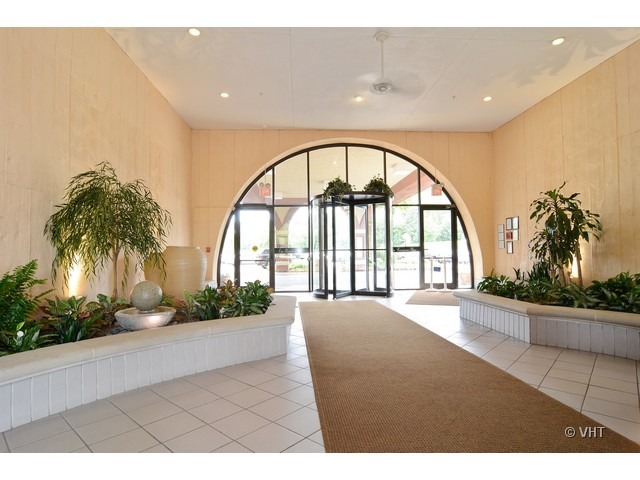 1 Renaissance Place, Unit 914 Palatine, IL 60067 - Photo 2 of 10