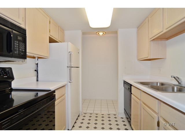 1 Renaissance Place, Unit 914 Palatine, IL 60067 - Photo 4 of 10