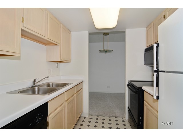 1 Renaissance Place, Unit 914 Palatine, IL 60067 - Photo 5 of 10