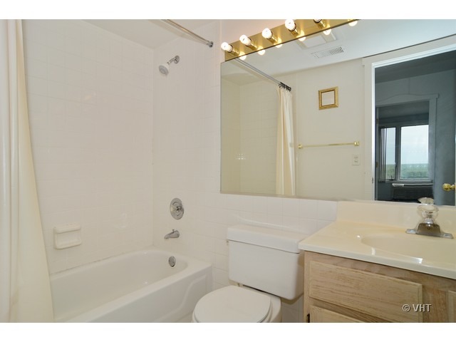 1 Renaissance Place, Unit 914 Palatine, IL 60067 - Photo 9 of 10
