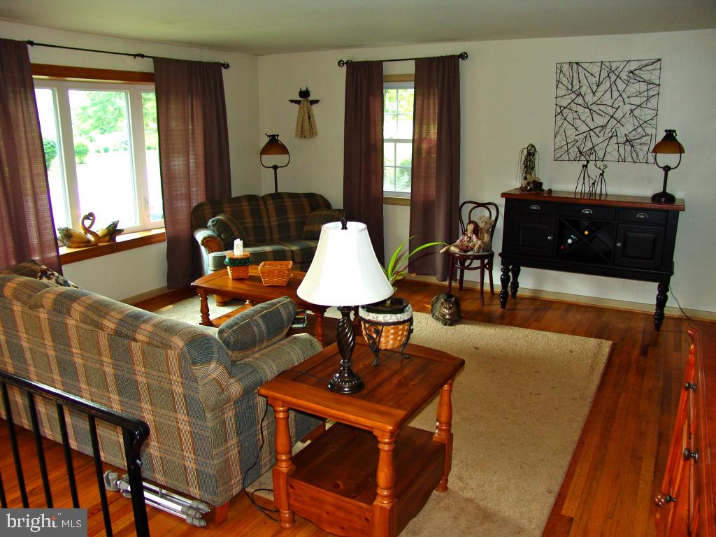2318 Beacon Hill Road Lancaster, PA 17601 - Photo 5 of 14 Gallery Image 5