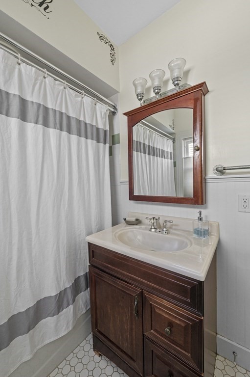 6 8 1/2 Devon Avenue, Unit 2 Beverly, MA 01915 - Photo 13 of 20 a bathroom with a sink and a mirror
