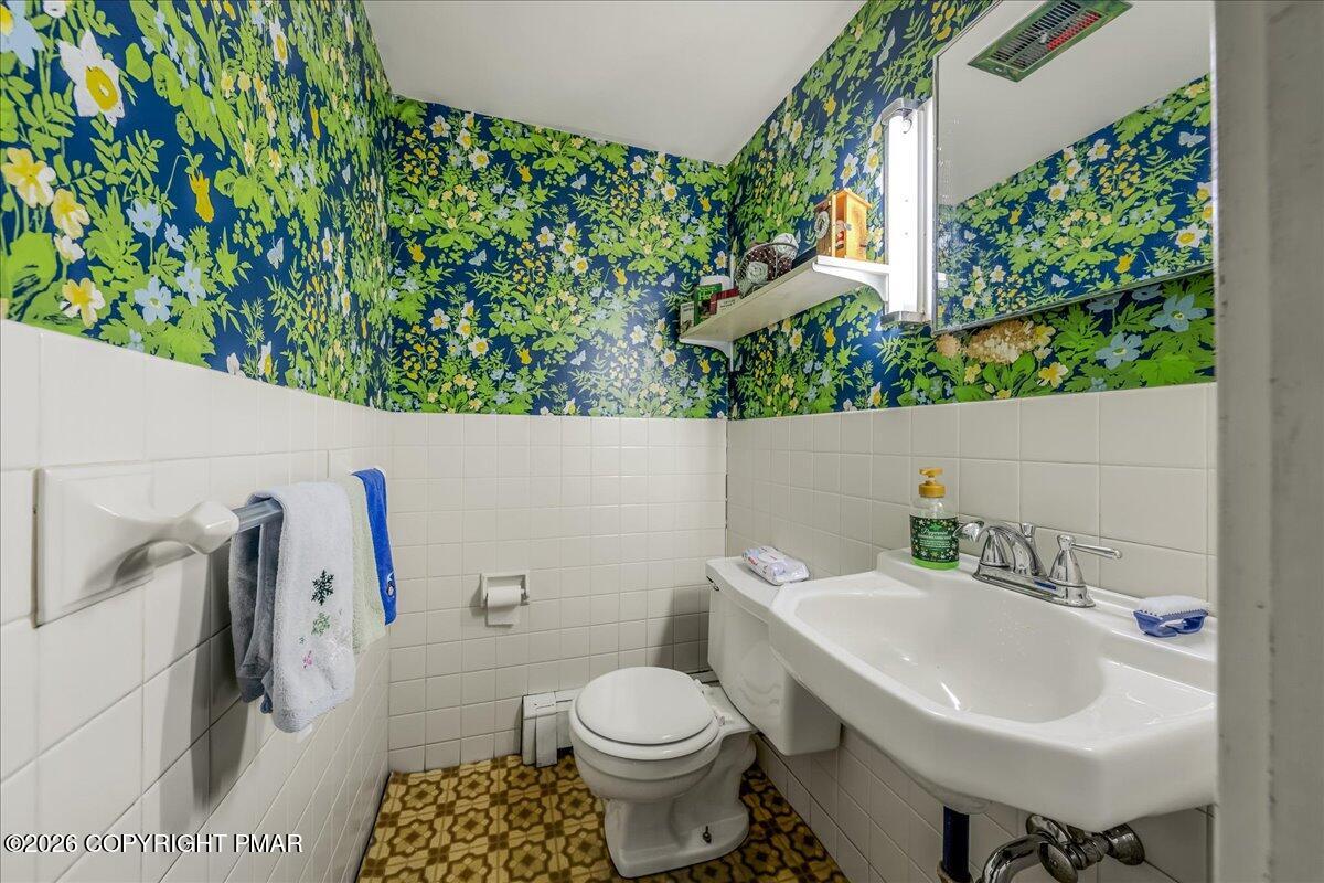 136 St George Street Lewisburg, PA 17837 - Photo 14 of 42 a bathroom with a sink and a toilet