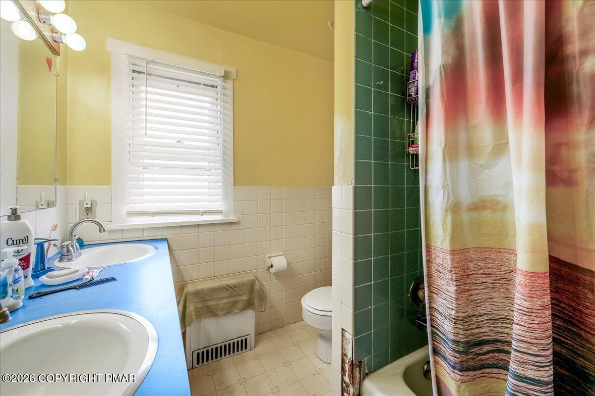 136 St George Street Lewisburg, PA 17837 - Photo 21 of 42 a bathroom with a sink toilet and shower