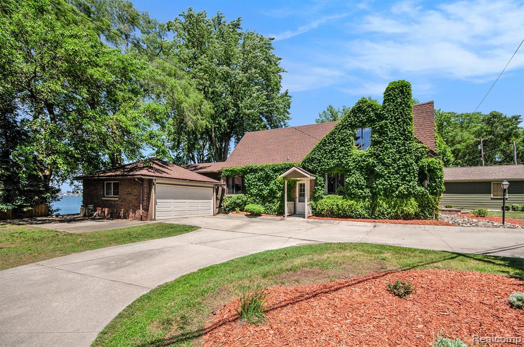 2058 South Long Lake Road Fenton, MI 48430 - Photo 23 of 26 Gallery Image 23