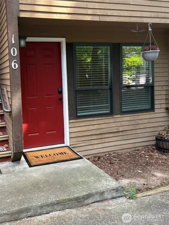 $222,000 | 1101 Southwest Harrier Circle, Unit 106, Oak Harbor, WA 98277