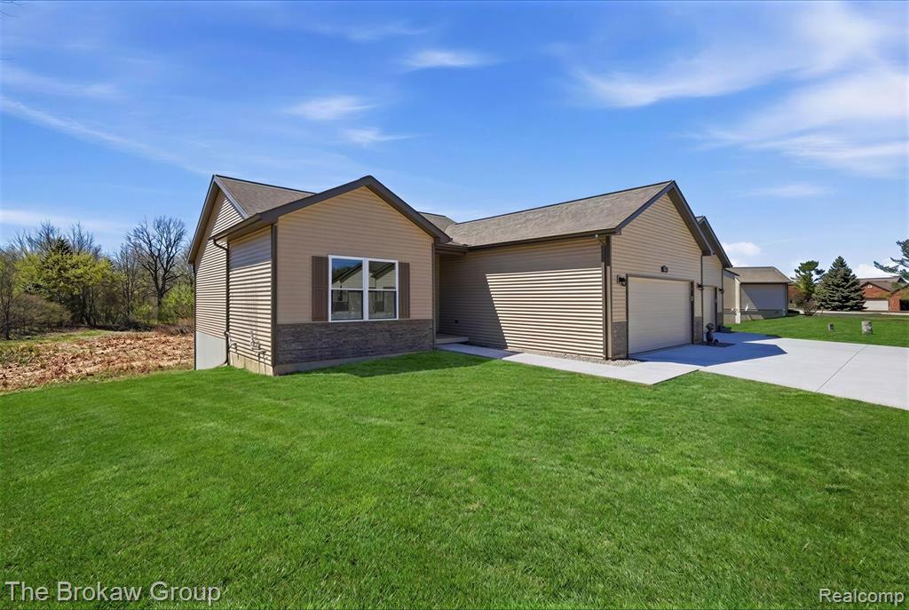 3365 Meadow Ridge Court Davison, MI 48423 - Photo 2 of 46