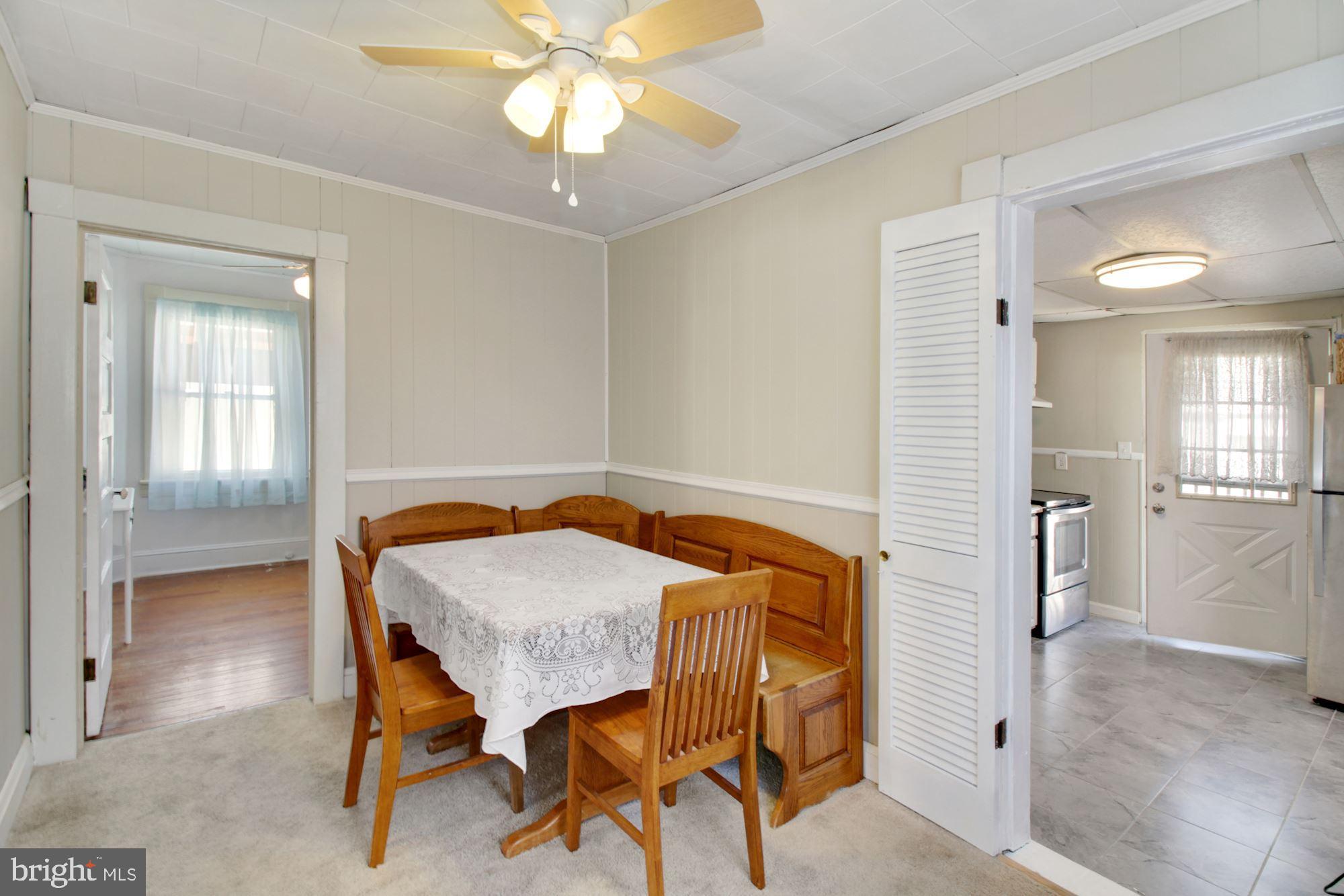 228 Arundel Road Pasadena, MD 21122 - Photo 11 of 32 Spacious dining area