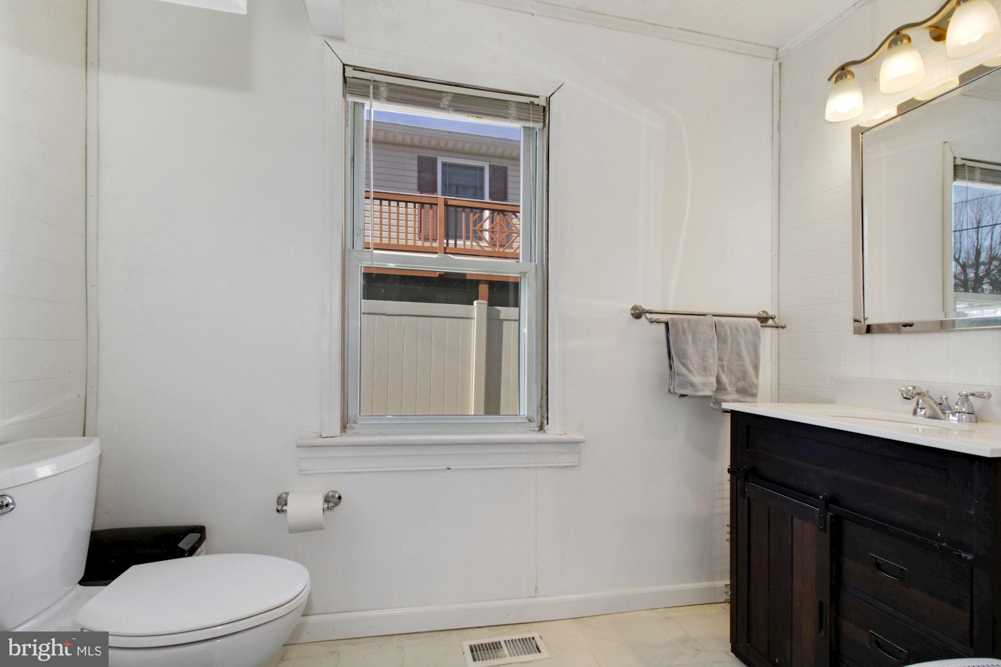 228 Arundel Road Pasadena, MD 21122 - Photo 21 of 32 Full Bathroom