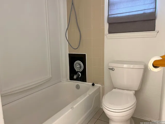 an empty room with a empty space