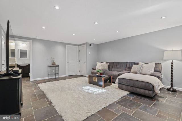 $850,300 | 45 City Gate Lane, Annapolis, MD 21401