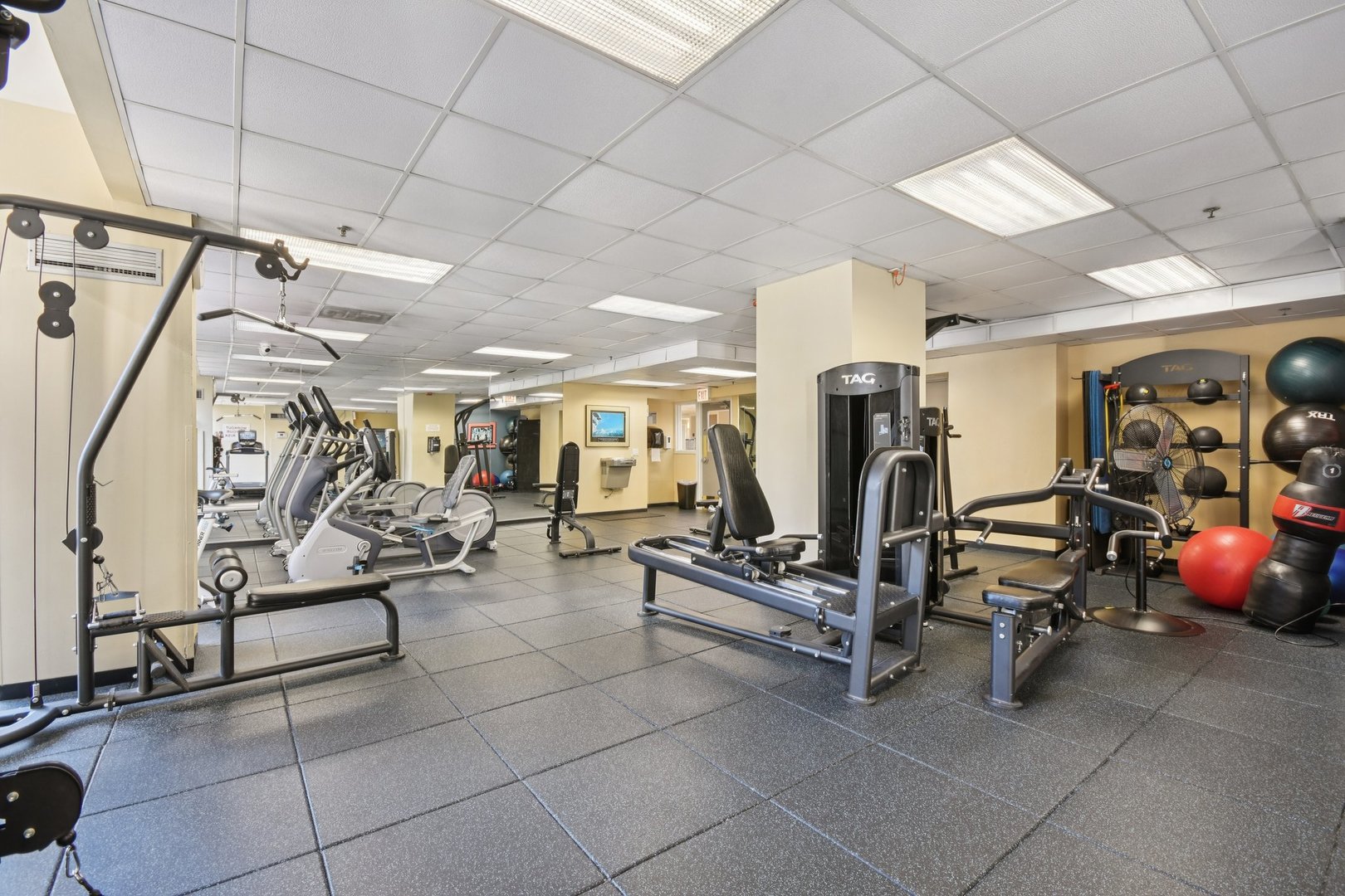 200 North Dearborn Street, Unit 1303 Chicago, IL 60601 - Photo 24 of 32 a view of a room with gym equipment