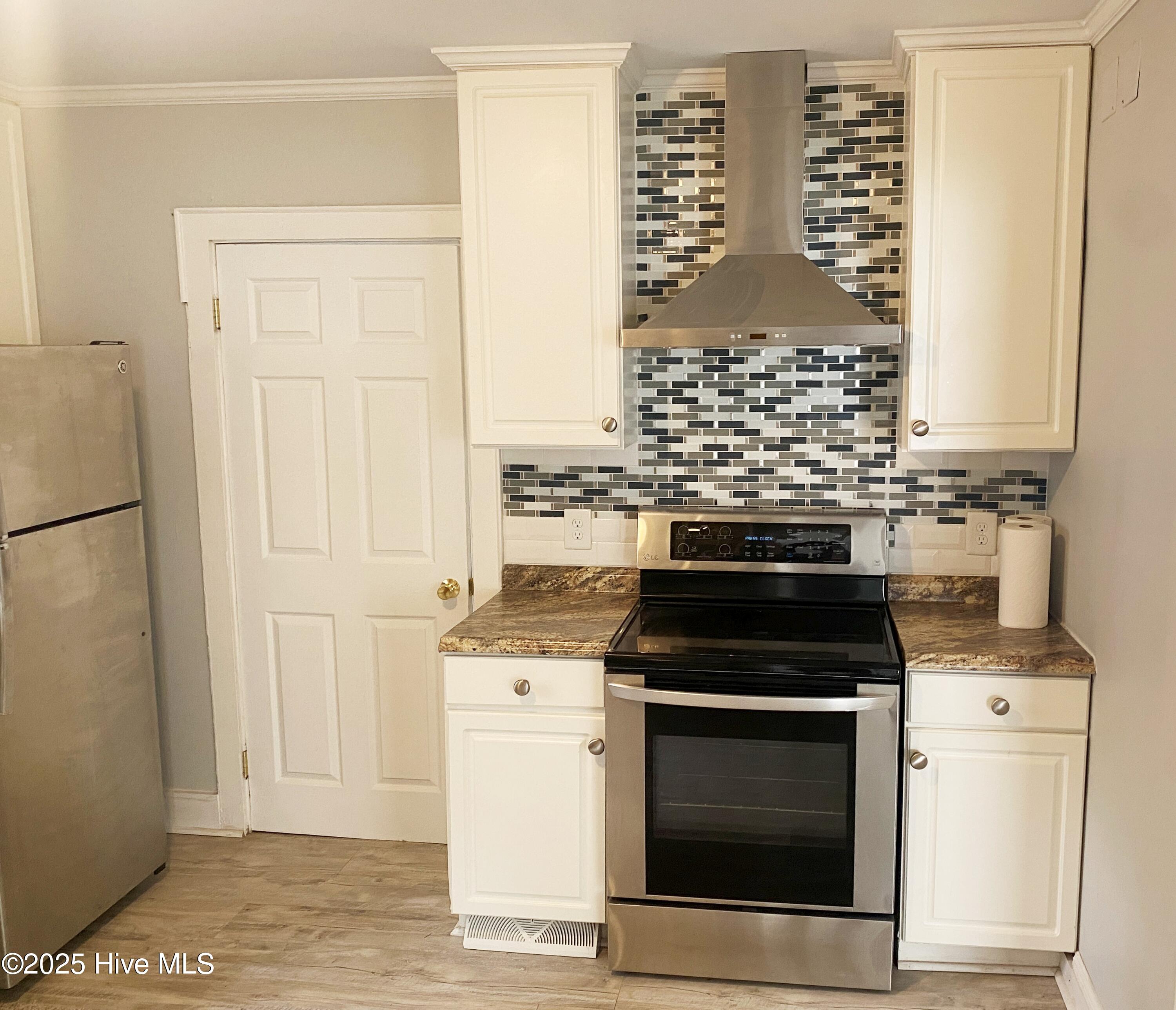 1306 North Respess Street Washington, NC 27889 - Photo 11 of 18 1306 N Respess Street - kitchen view 10