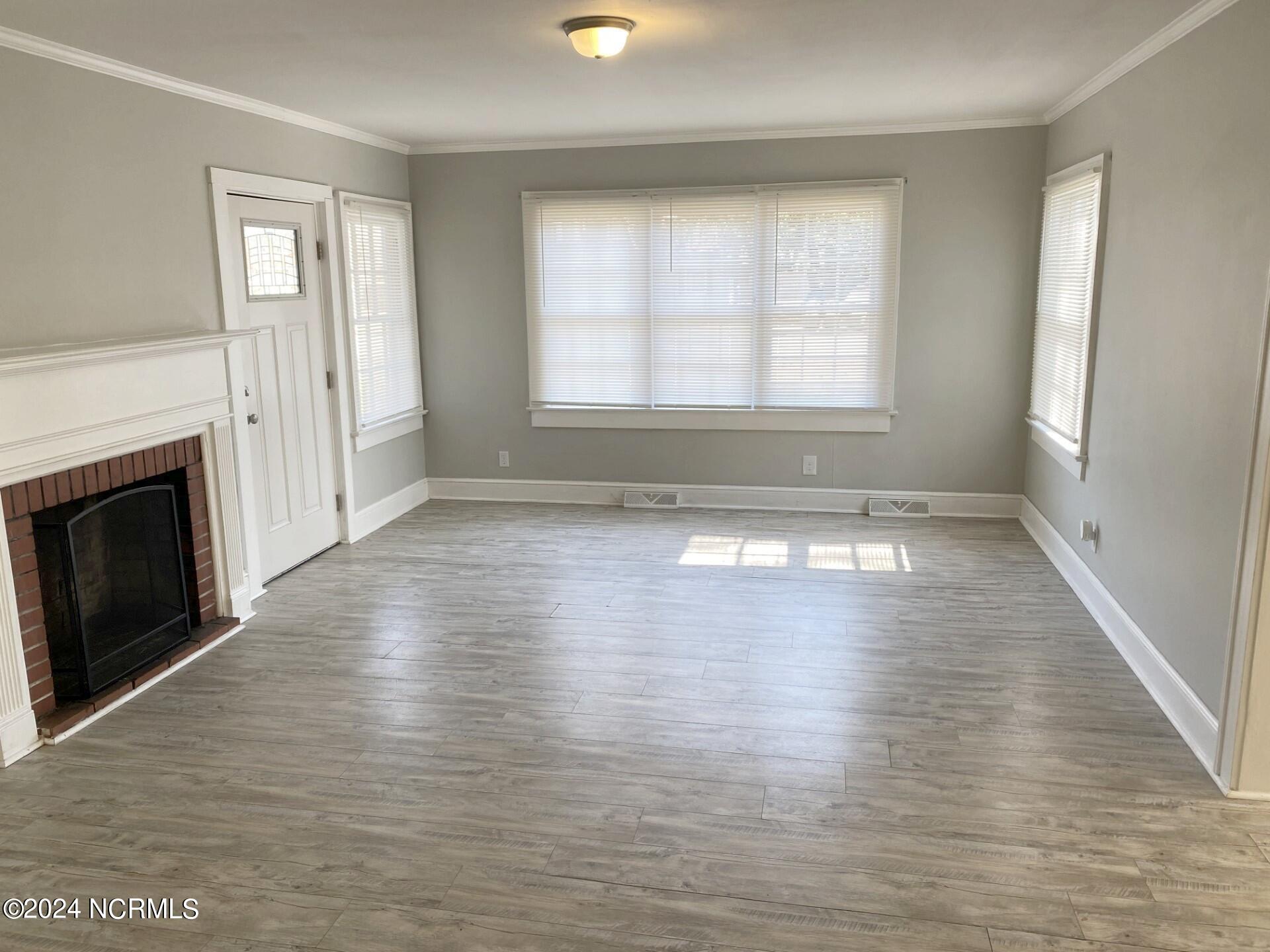1306 North Respess Street Washington, NC 27889 - Photo 7 of 18 1306 N Respess - living room
