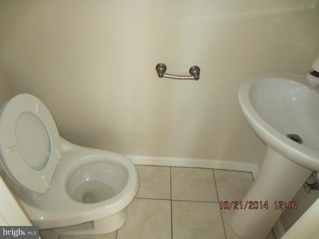 3701 Copley Road Baltimore, MD 21215 - Photo 5 of 20 Bath