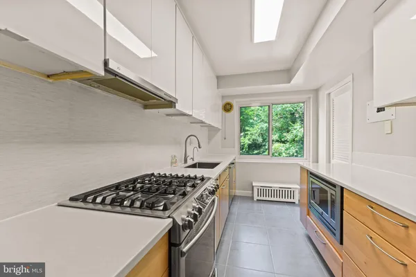 $4,200 | 4201 Cathedral Avenue Northwest, Unit 501W, Washington, DC 20016