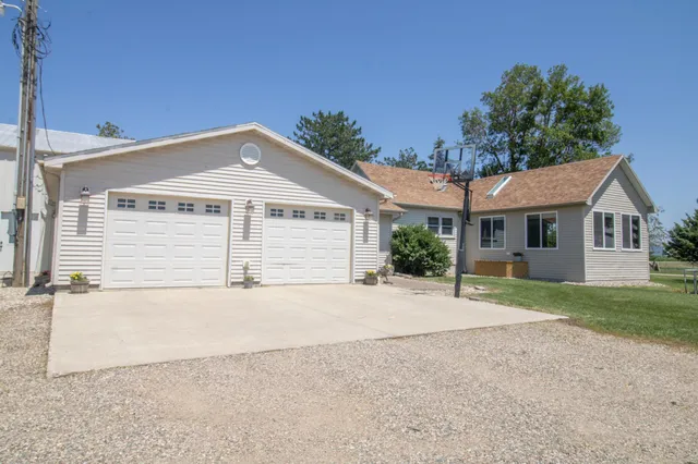 $449,000 | 270 31st Street, Hills, MN 56138