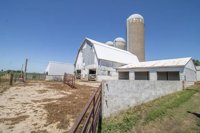 $449,000 | 270 31st Street, Hills, MN 56138