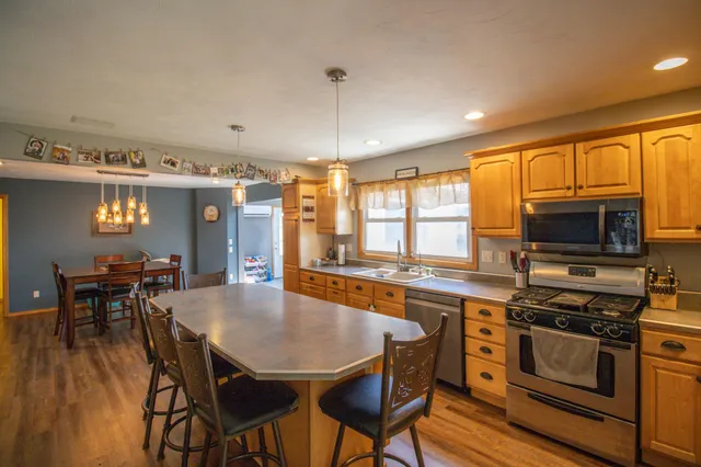 $449,000 | 270 31st Street, Hills, MN 56138