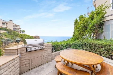 $1,200,000 | 31561 Table Rock Drive, Unit 417, Laguna Beach, CA 92651