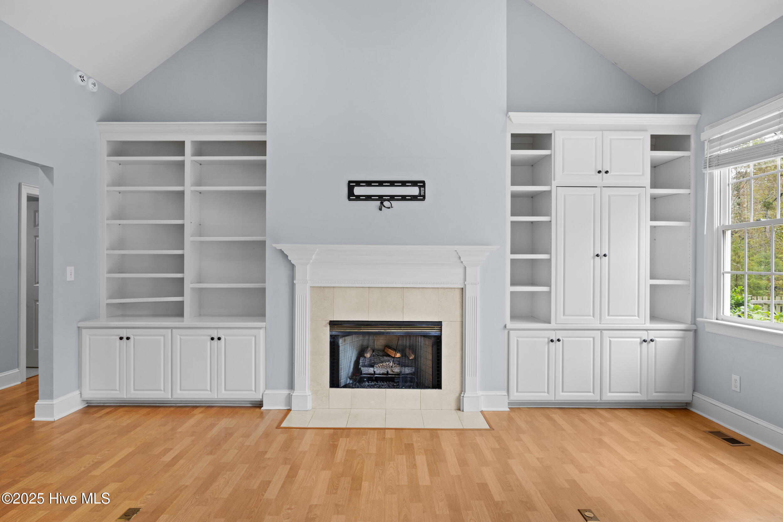 370 Whitebridge Road Hampstead, NC 28443 - Photo 13 of 108 13_living room