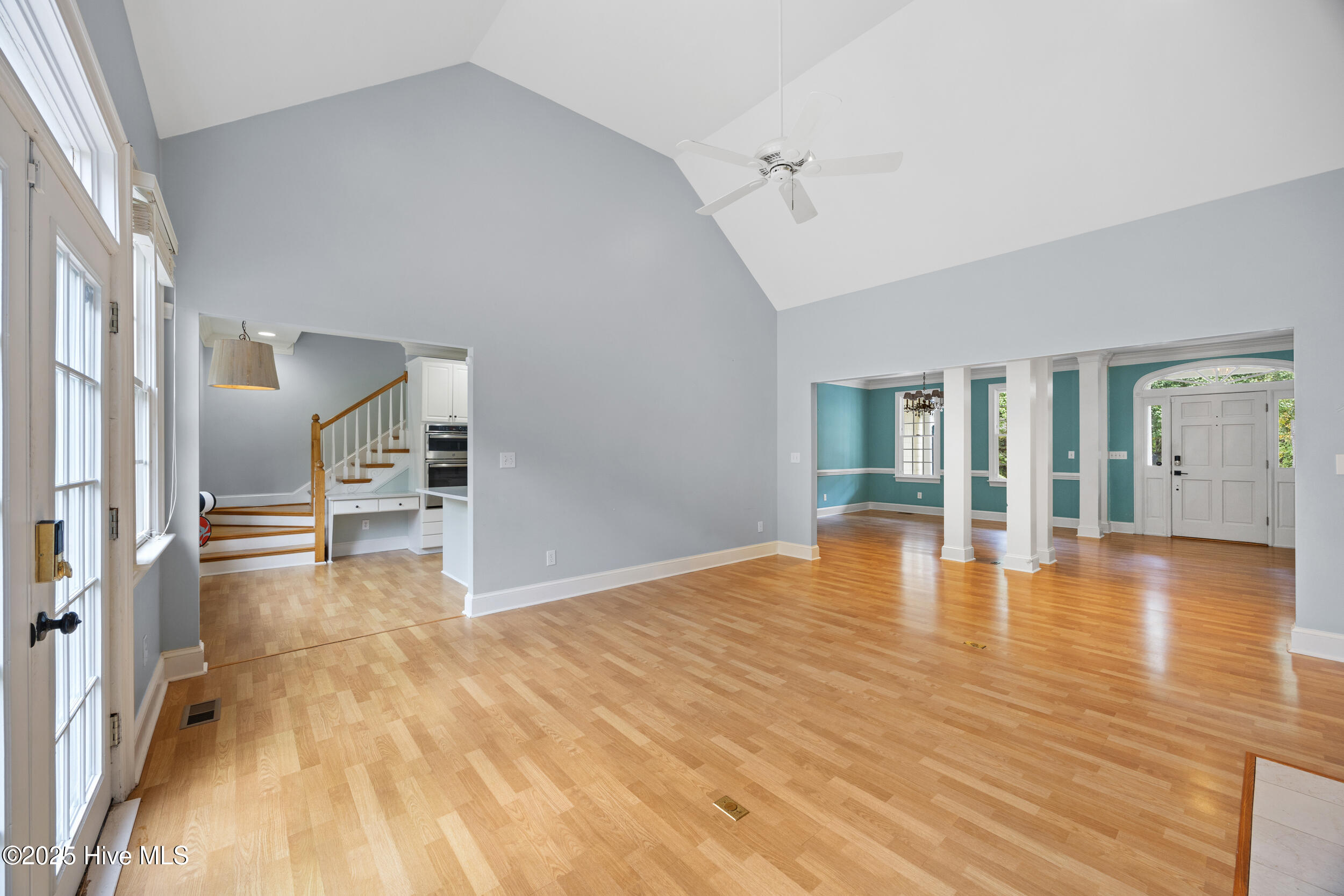 370 Whitebridge Road Hampstead, NC 28443 - Photo 17 of 108 17_living room