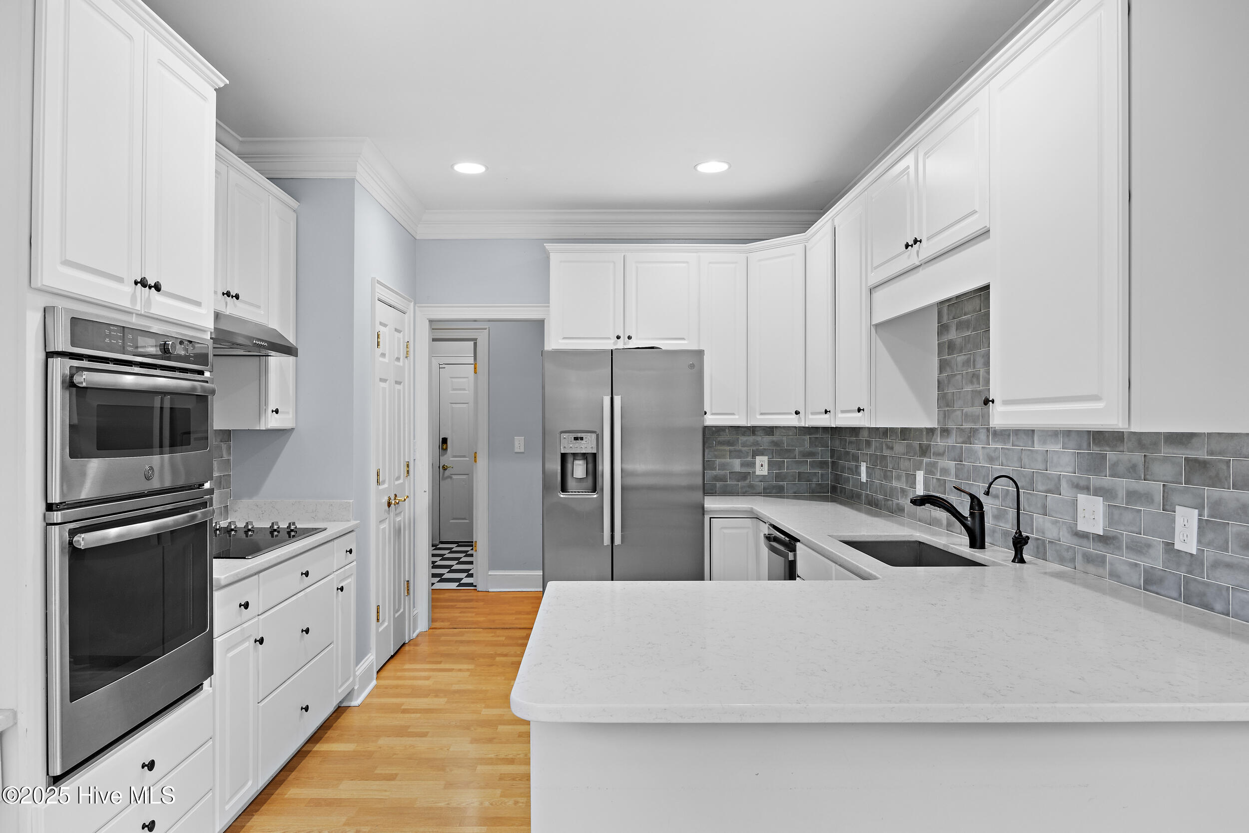 370 Whitebridge Road Hampstead, NC 28443 - Photo 25 of 108 25_kitchen