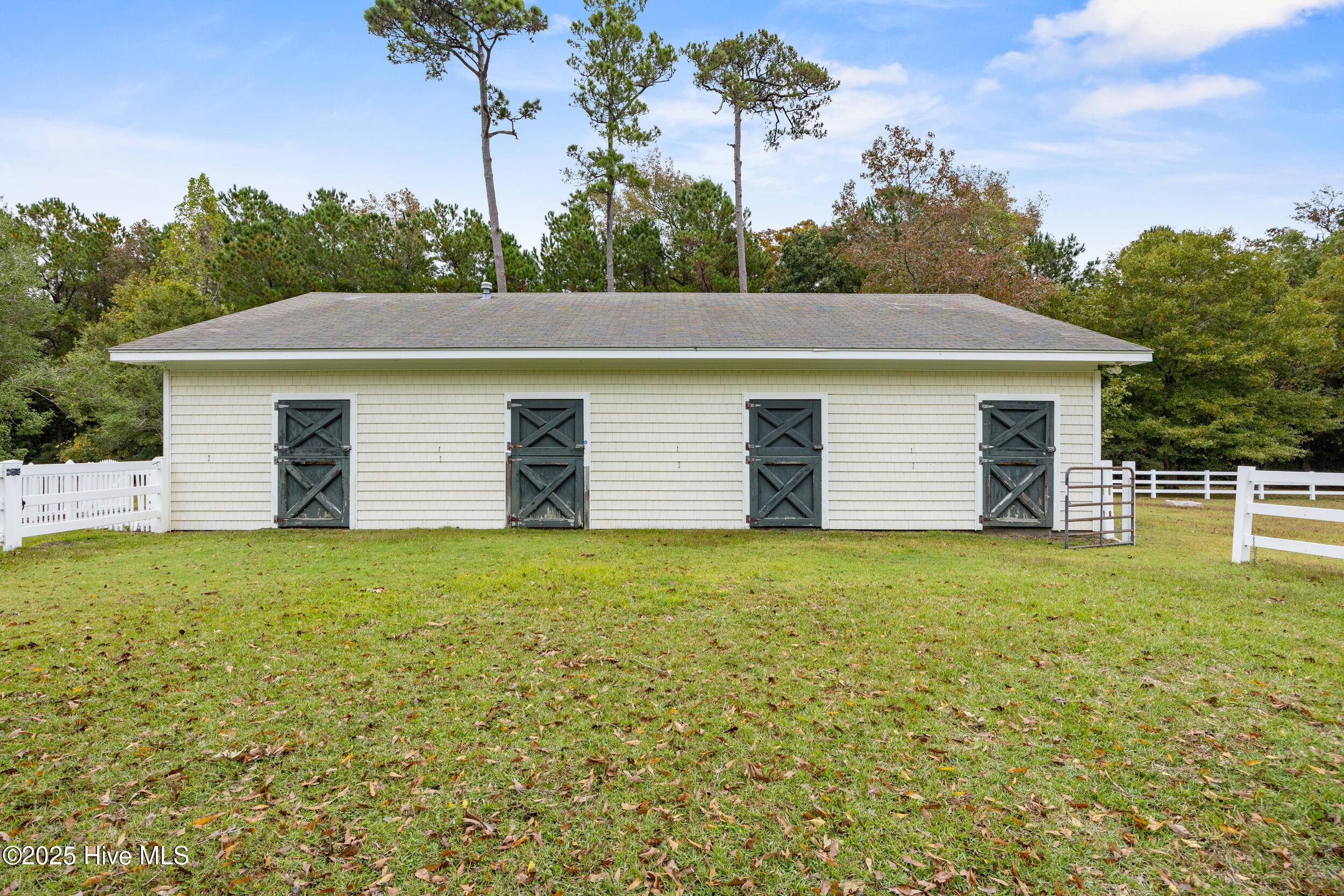 370 Whitebridge Road Hampstead, NC 28443 - Photo 73 of 108 73_horse stable