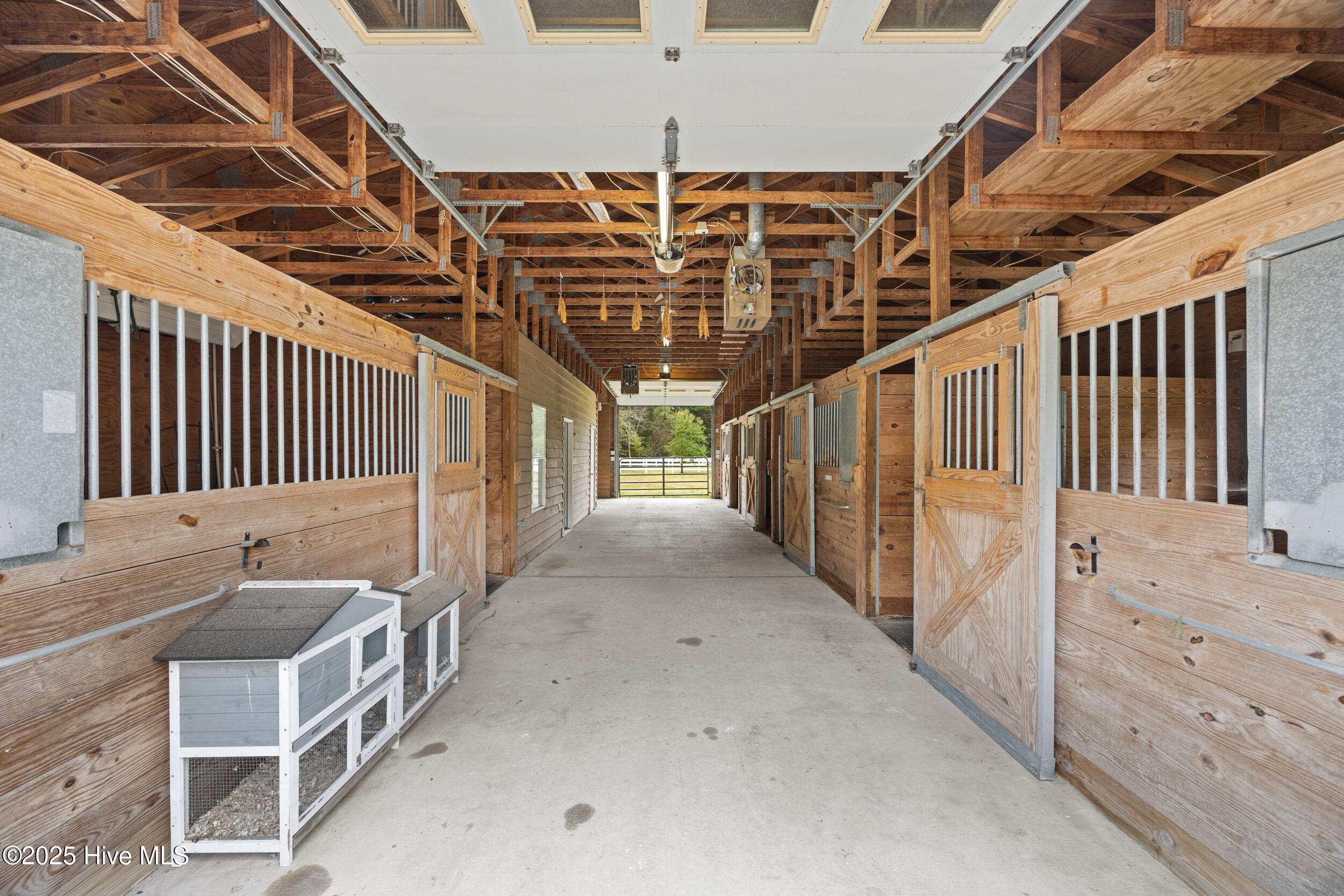 370 Whitebridge Road Hampstead, NC 28443 - Photo 74 of 108 74_horse stable