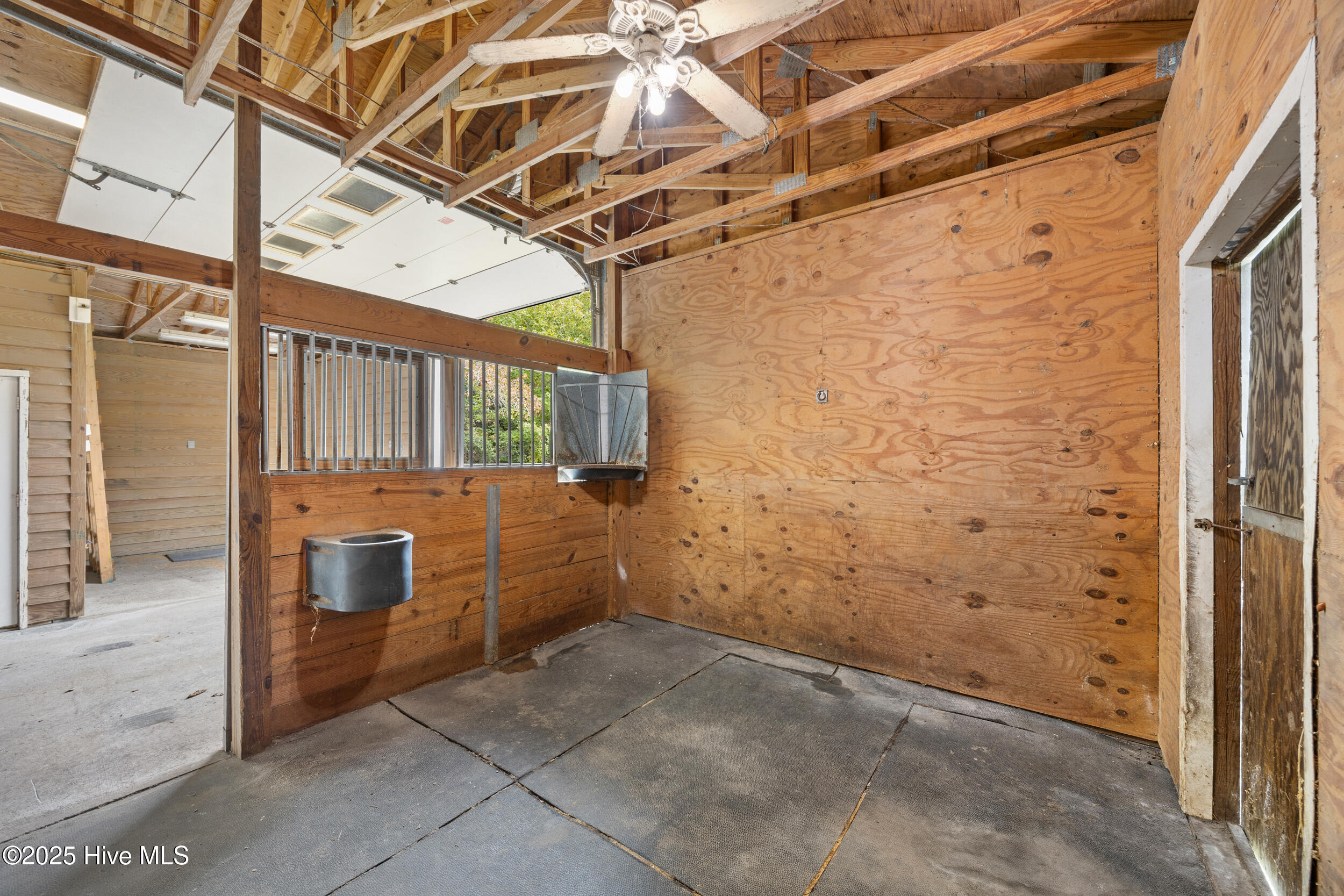 370 Whitebridge Road Hampstead, NC 28443 - Photo 77 of 108 77_horse stable