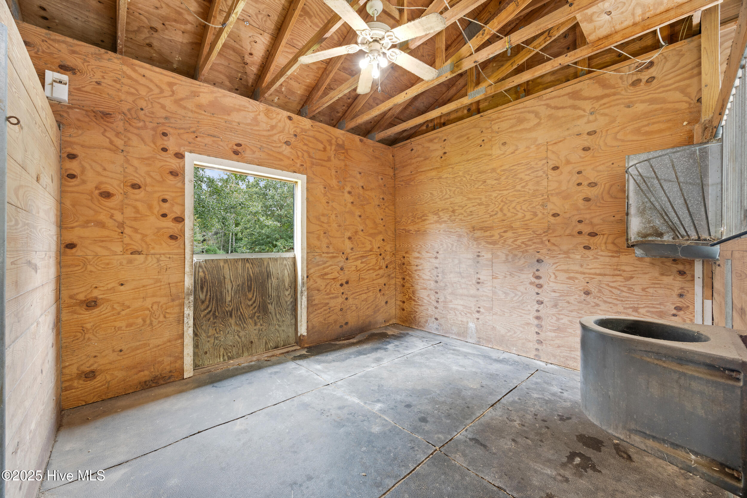 370 Whitebridge Road Hampstead, NC 28443 - Photo 81 of 108 81_horse stall