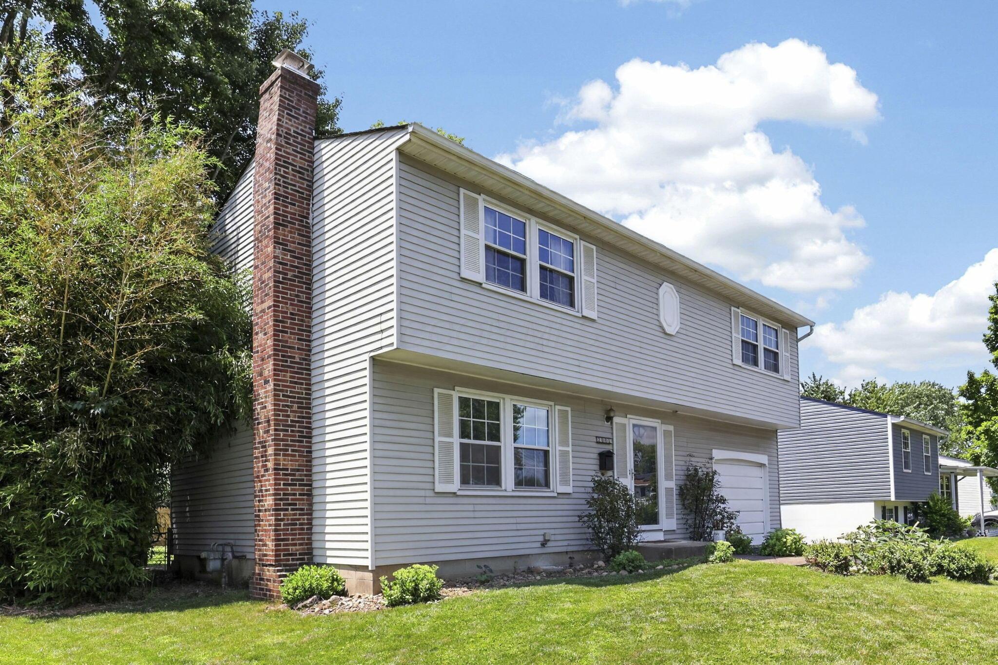 2991 Fleet Road Columbus, OH 43232 - Photo 3 of 54 3-web-or-mls-0N4A5010 - Copy