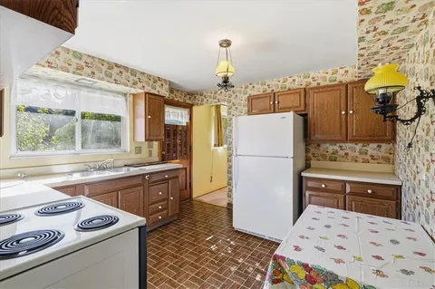 a kitchen that has a refrigerator and a stove