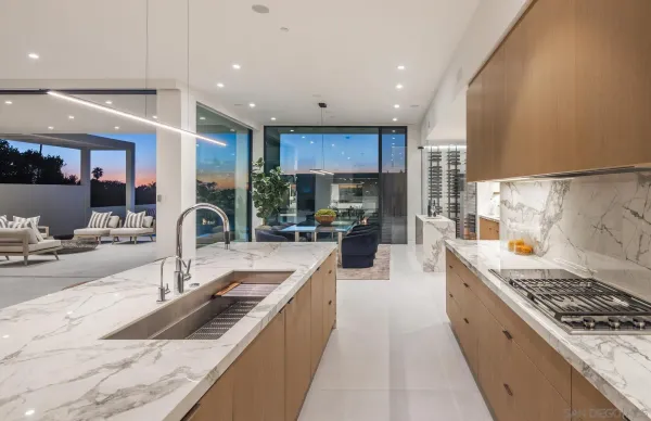 $10,999,888 | 521 South Rios Avenue, Solana Beach, CA 92075