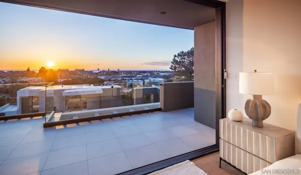 $10,999,888 | 521 South Rios Avenue, Solana Beach, CA 92075