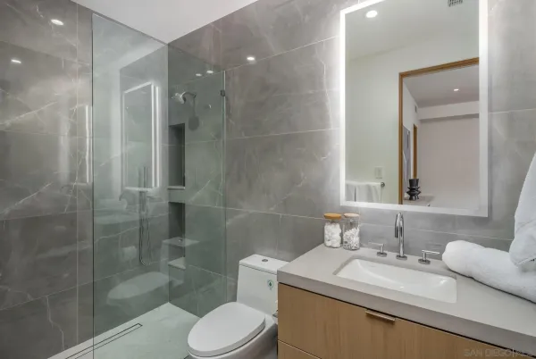 $10,999,888 | 521 South Rios Avenue, Solana Beach, CA 92075