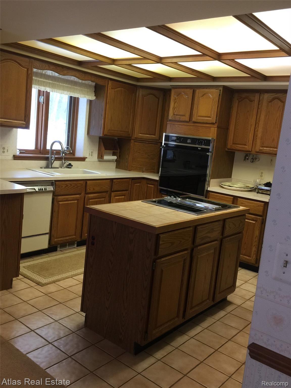 9950 Misty Ridge Circle Clarkston, MI 48348 - Photo 9 of 50 Kitchen Jenn-Air cooktop with drop in grill in island