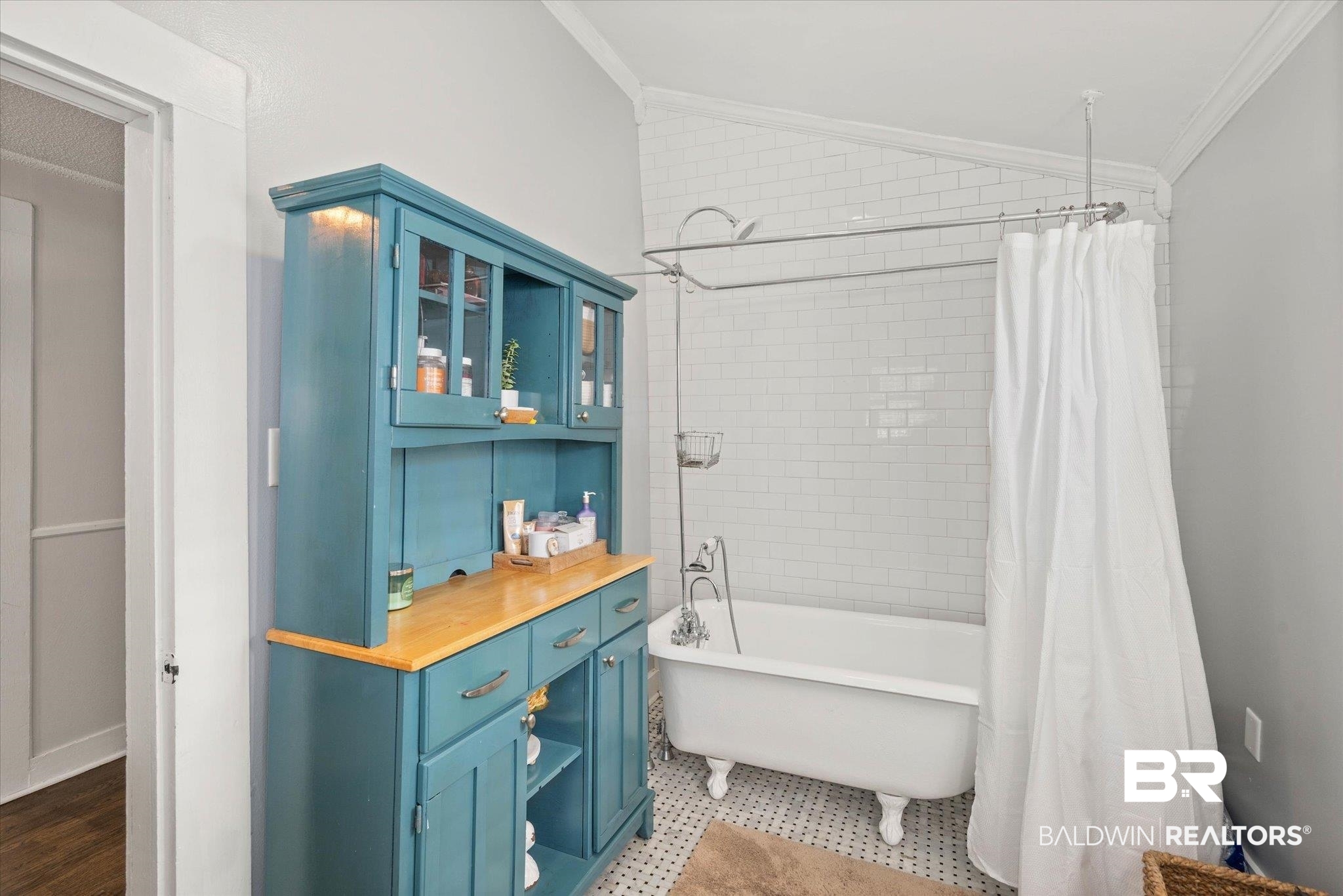 20 Hurlbert Street Mobile, AL 36607 - Photo 13 of 33 Bathroom featuring ornamental molding and shower / bath combo