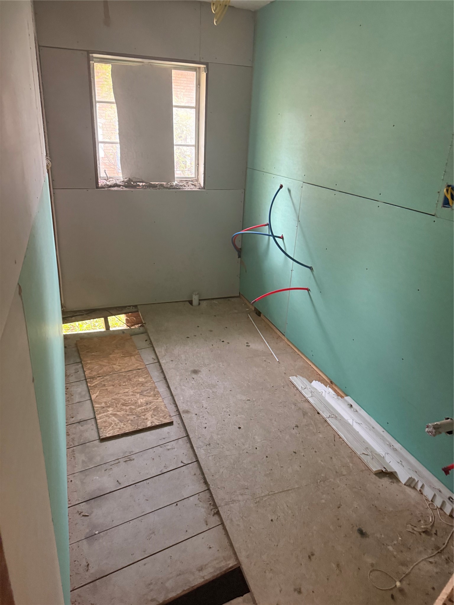 4102 Charleston Street Houston, TX 77021 - Photo 6 of 11 a view of a closet area