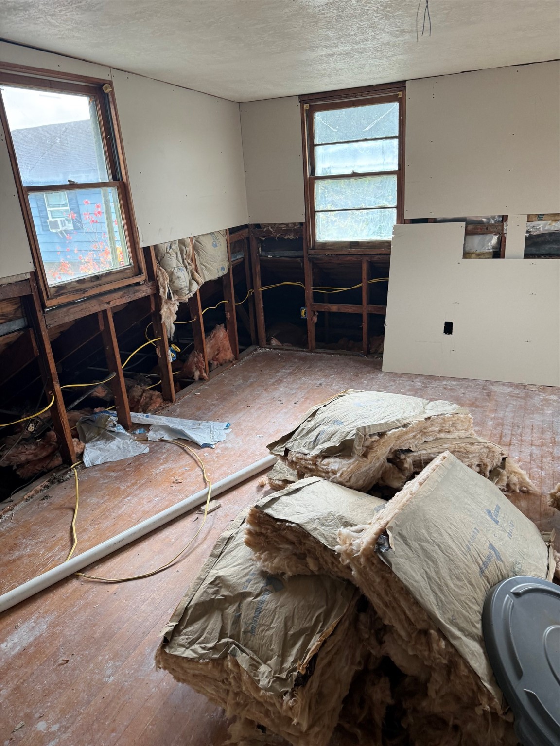 4102 Charleston Street Houston, TX 77021 - Photo 10 of 11 a bedroom with a bed and a window